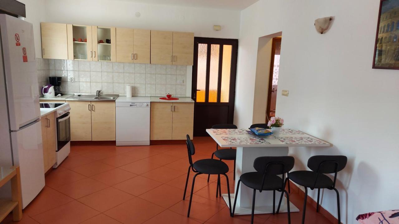 Ferienwohnung Apartman Porat Pula Exterior foto