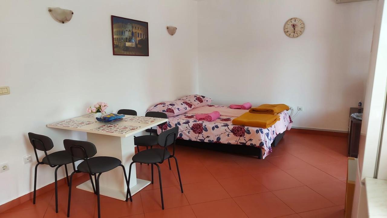 Ferienwohnung Apartman Porat Pula Exterior foto