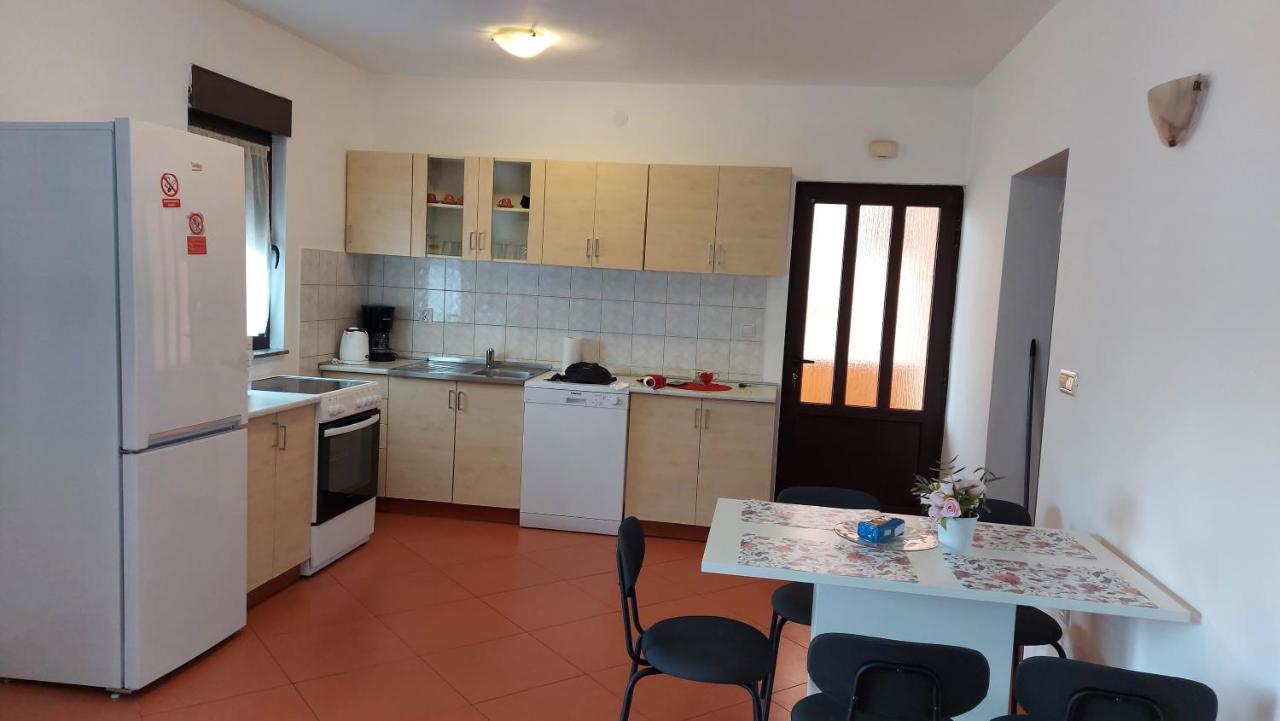 Ferienwohnung Apartman Porat Pula Exterior foto